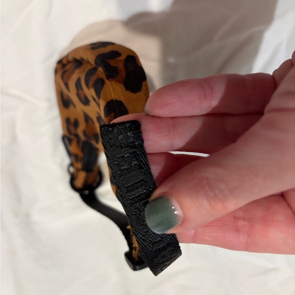 Baggu crescent key chain - Picture 2 of 3